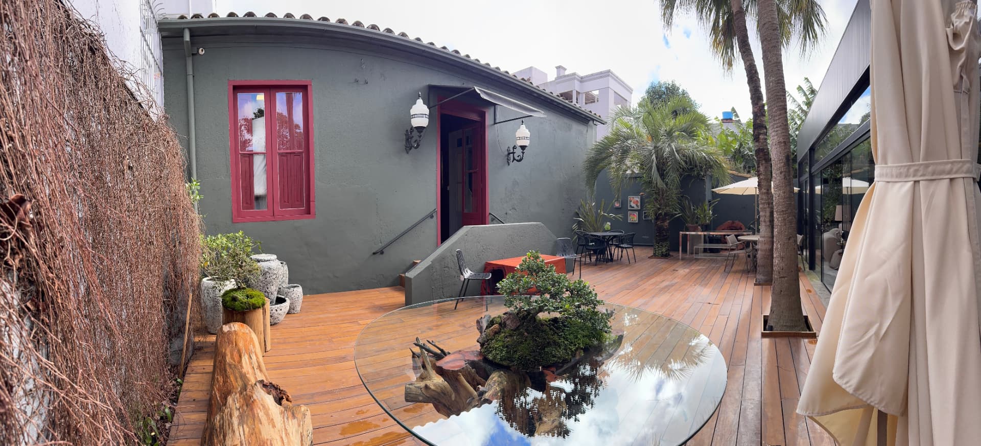 Pátio da Casa Cinza